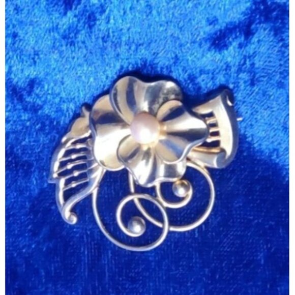 Vintage 1/20 12K Gold filled Faux Pearl Floral Scroll Brooch / Pin / Pendant - Picture 7 of 11